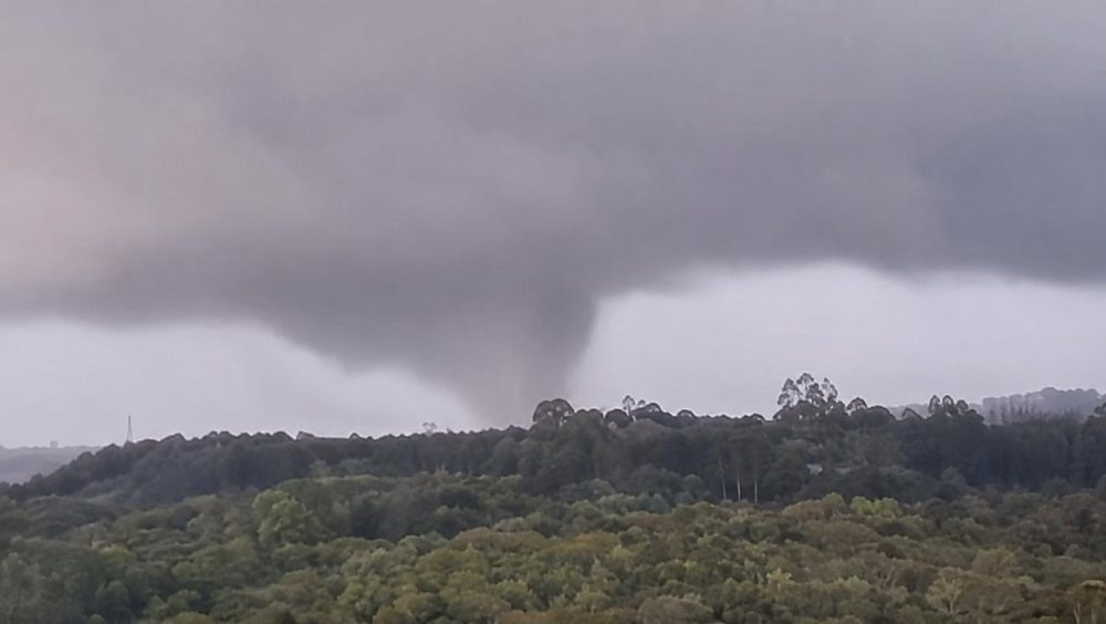 Simepar confirma ocorrência de tornado em Piraí do Sul neste sábado Imagem referente a Simepar confirma ocorrência de tornado em Piraí do Sul neste sábado