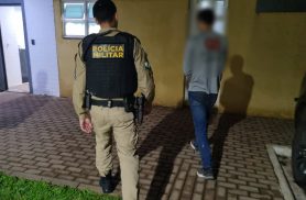 Homem é preso após ameaçar agredir filha de 15 anos e irmãos no bairro Cataratas Homem é preso após ameaçar agredir filha de 15 anos e irmãos no bairro Cataratas