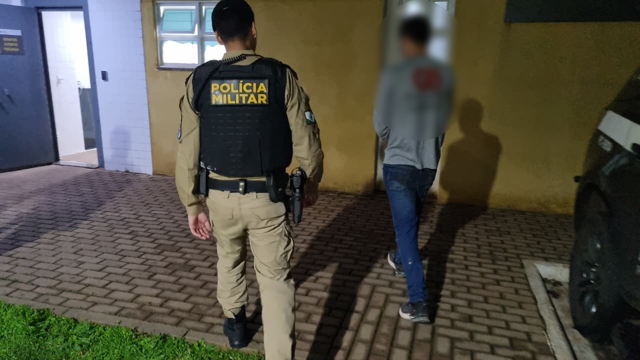 Homem é preso após ameaçar agredir filha de 15 anos e irmãos no bairro Cataratas