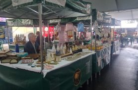 Feira do Teatro reúne cultura, gastronomia e artesanato nas manhãs de domingo em Cascavel Feira do Teatro reúne cultura, gastronomia e artesanato nas manhãs de domingo em Cascavel