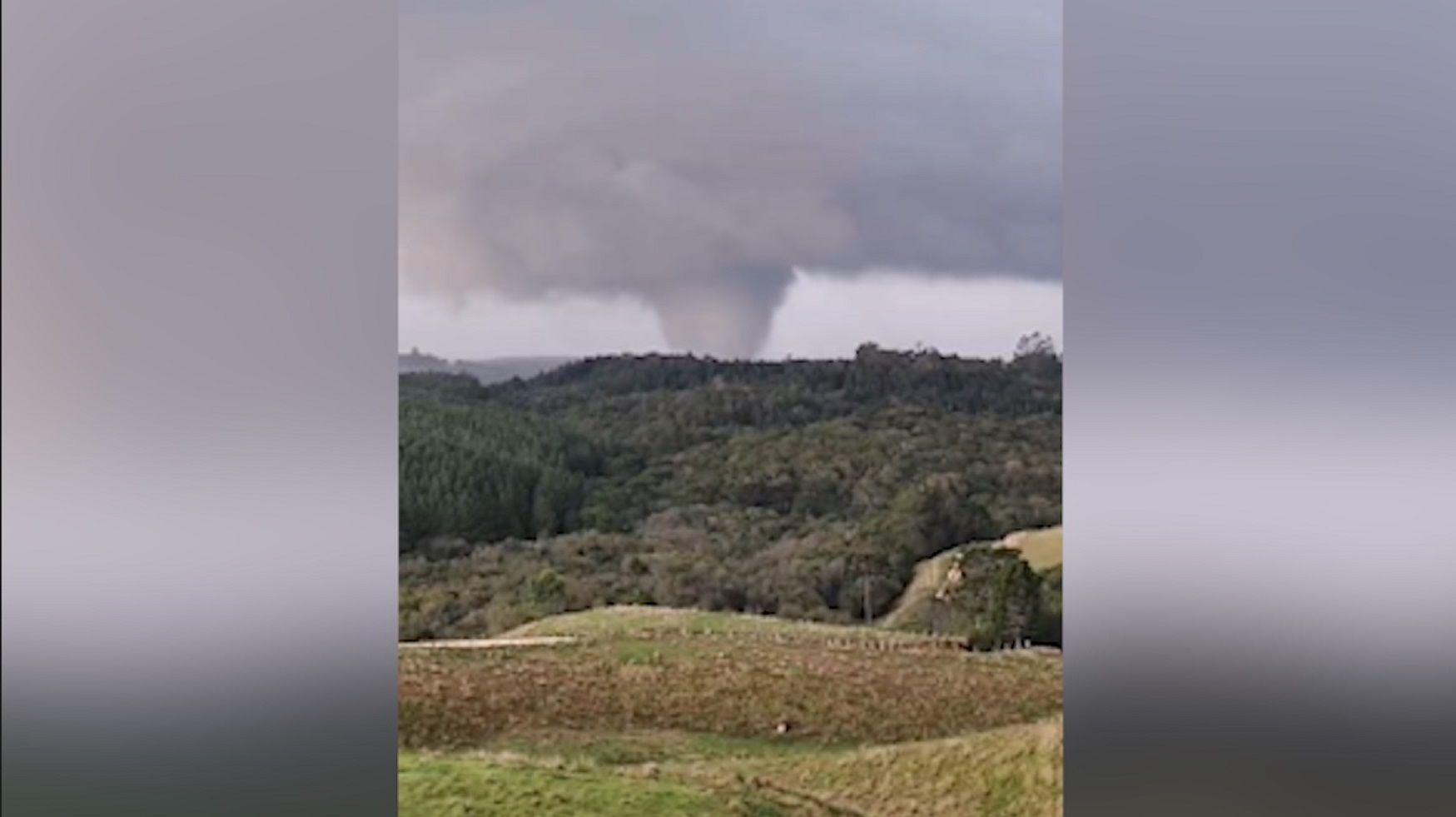 Vídeos mostram destruição deixada por tornado que atingiu os Campos Gerais