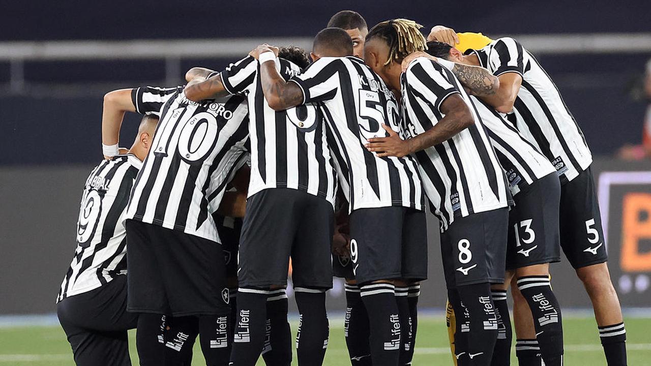 Imagem referente a Botafogo faz golaço, mas Fluminense busca empate em clássico no Brasileirão