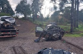 Colisão entre dois carros deixa quatro mortos e dois feridos na PRC-280