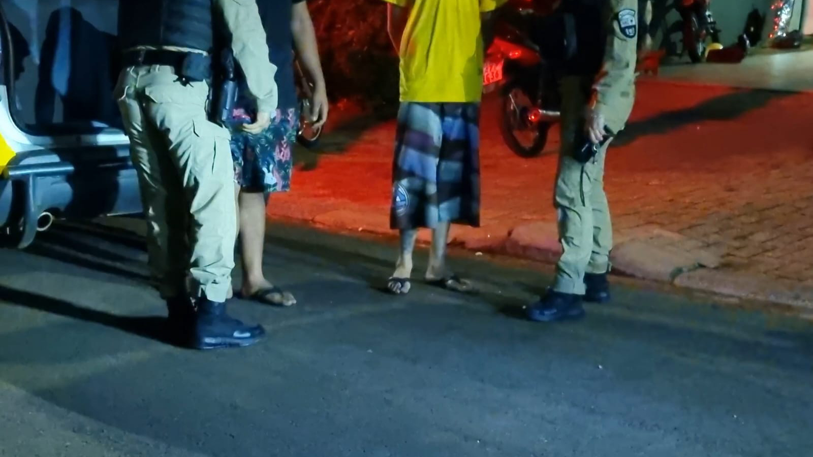 Mulher é agredida e irmãos são detidos pela PM no Bairro Santa Cruz, em Cascavel