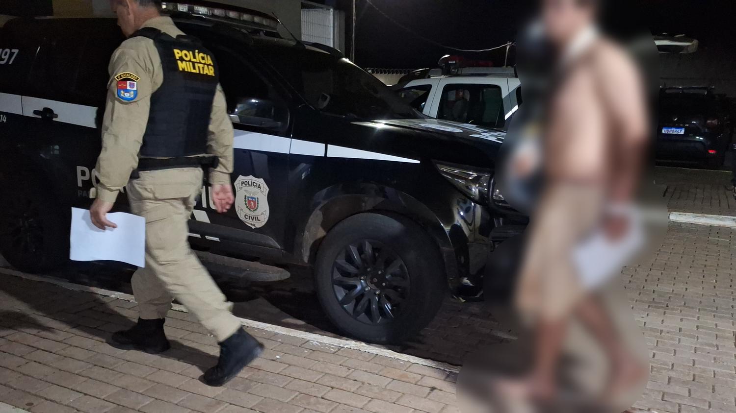 Homem é preso após resistir à abordagem e tentar pegar arma de policial