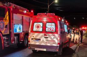 Homem é esfaqueado, casa incendiada e carro roubado na madrugada