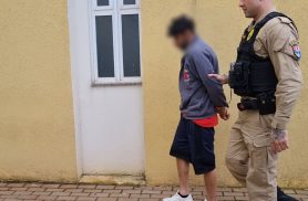 Pós-dia dos pais, homem vai até a casa da filha e da ex, quebra medida protetiva e é detido