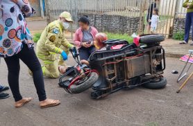 Mãe e filha ficam feridas após queda de triciclo elétrico em Cascavel Mãe e filha ficam feridas após queda de triciclo elétrico em Cascavel