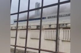 Vídeo mostra suposto incêndio na Penitenciária Estadual de Cascavel Vídeo mostra suposto incêndio na Penitenciária Estadual de Cascavel