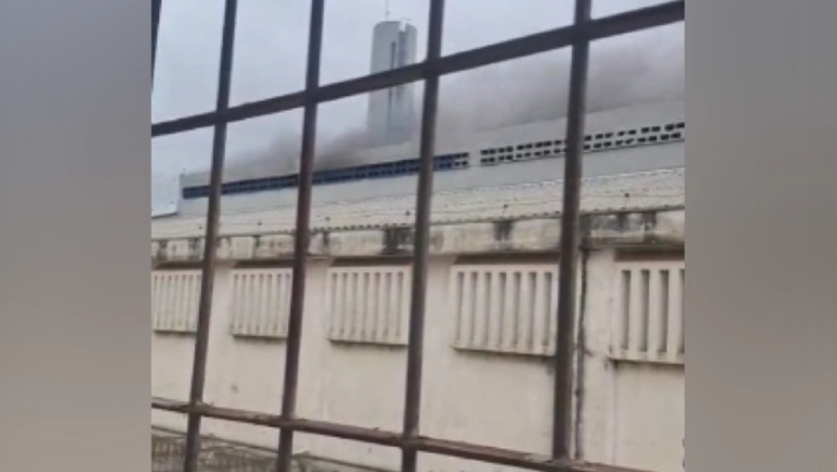 Vídeo mostra suposto incêndio na Penitenciária Estadual de Cascavel