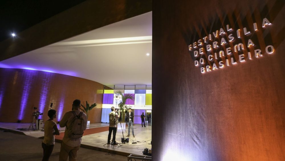 Festival de cinema de Brasília é cancelado; classe artística repudia Imagem referente a Festival de cinema de Brasília é cancelado; classe artística repudia