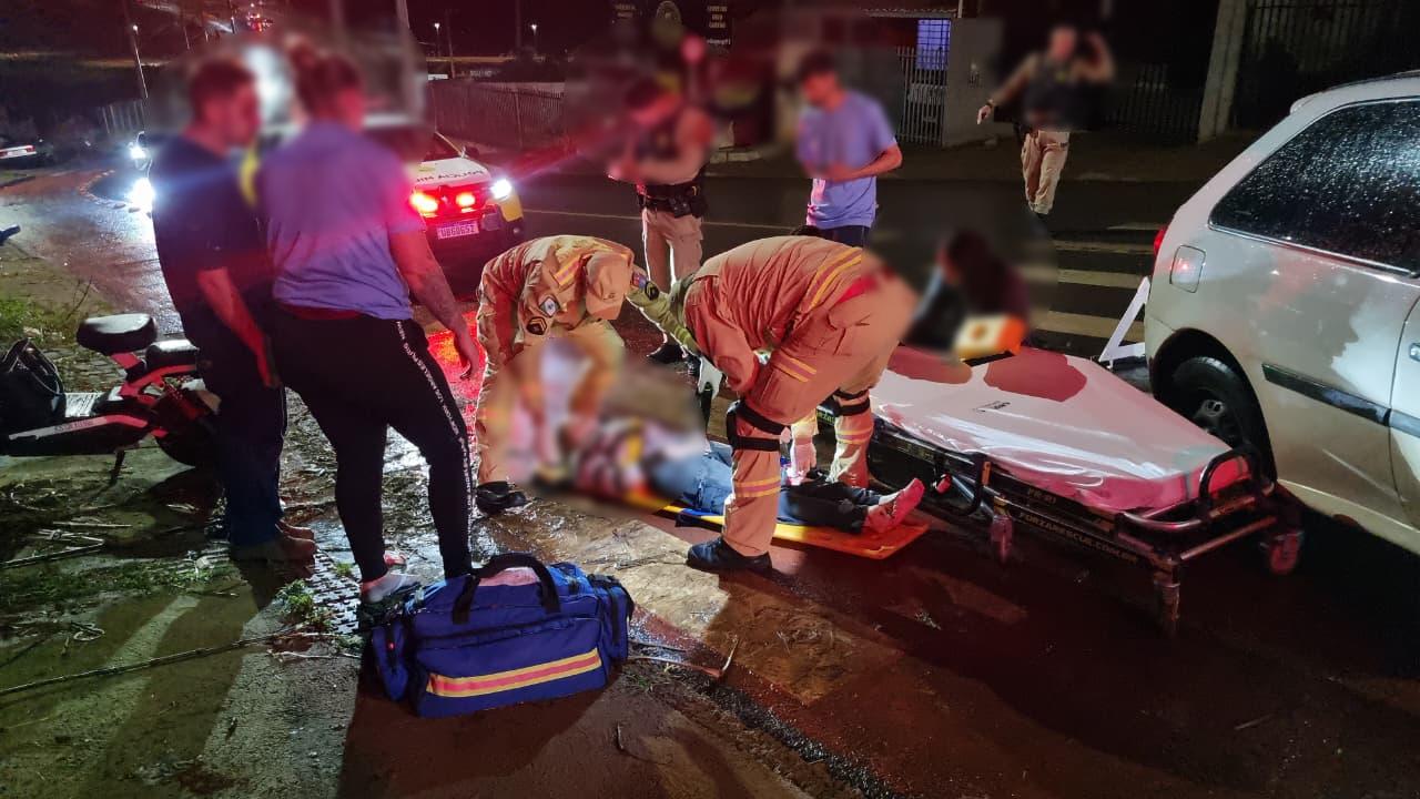 Adolescente de 16 anos fica ferida após acidente entre moto elétrica e Gol em Cascavel