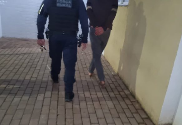 Foragido da justiça é detido em posto de combustíveis de Cascavel Foragido da justiça é detido em posto de combustíveis de Cascavel