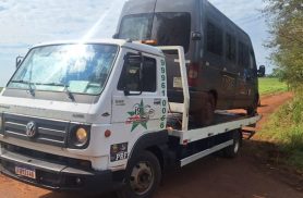 Polícia encontra van envolvida em roubo após veículo ser abandonado em Foz do Iguaçu