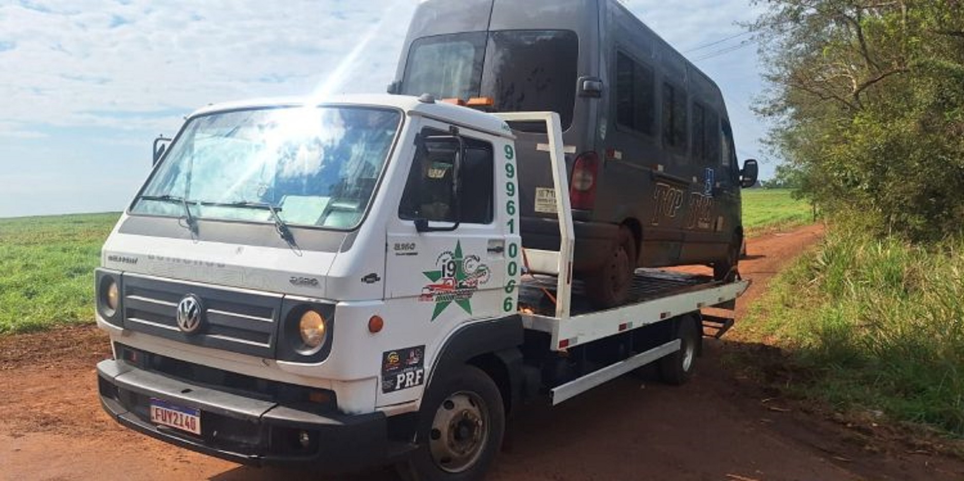 Imagem referente a Polícia encontra van envolvida em roubo após veículo ser abandonado em Foz do Iguaçu