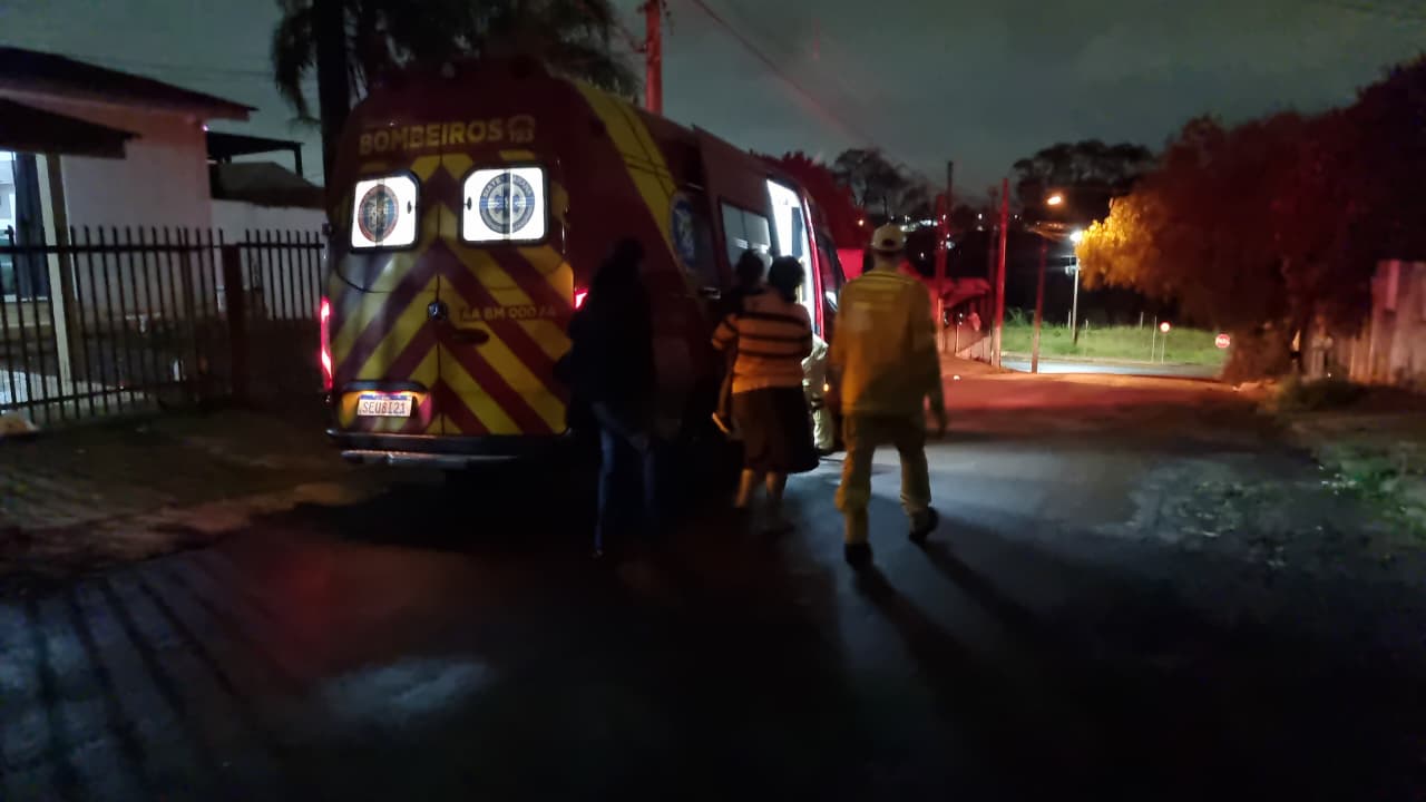 Menina de 3 anos sofre queda e é encaminhada ao hospital após contusão na cabeça
