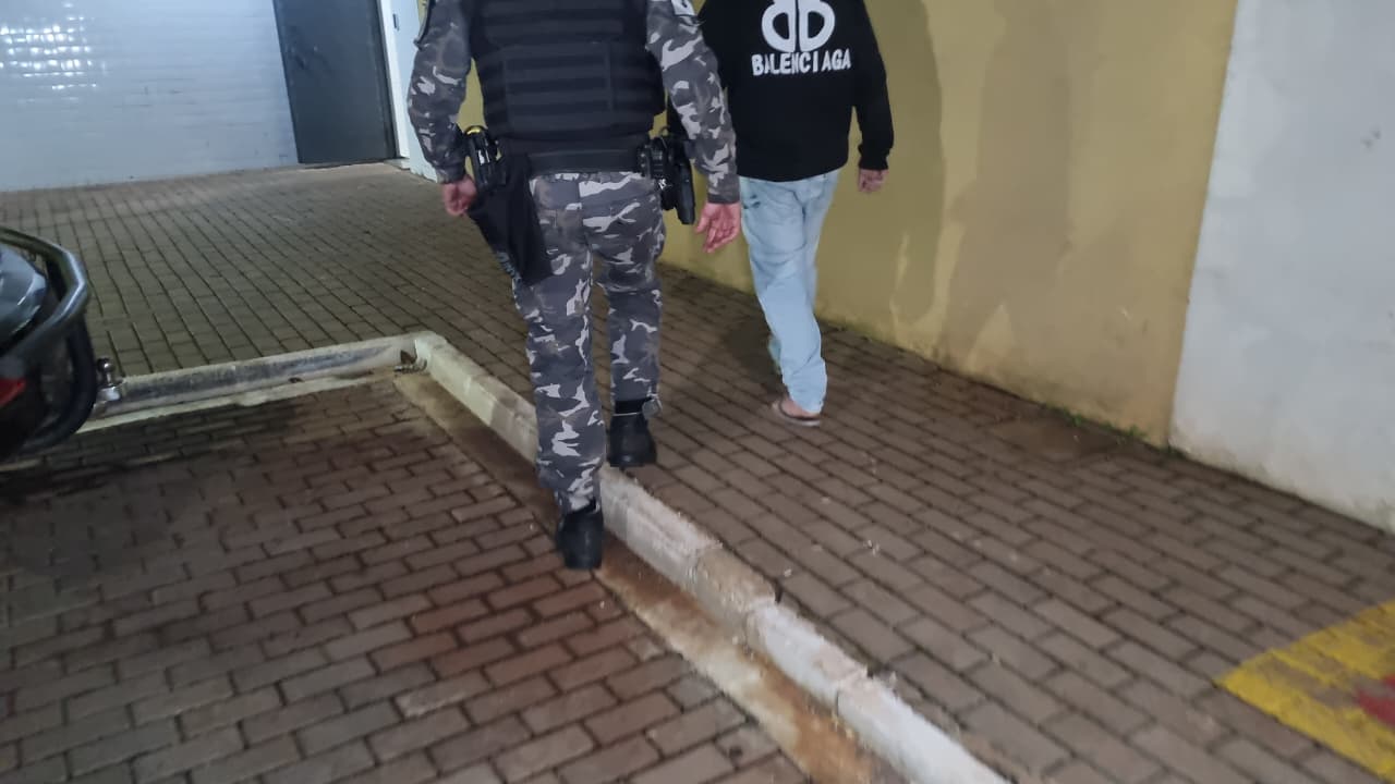 Homem com tornozeleira é preso após Justiça determinar regressão para regime fechado