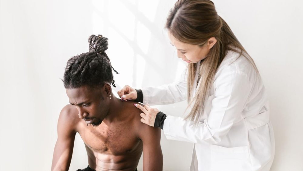 Entre agulhas e ciência, acupuntura ganha espaço na medicina brasileira Imagem referente a Entre agulhas e ciência, acupuntura ganha espaço na medicina brasileira