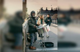 Tambor feito de aço transforma sucata em música e ganha dia mundial