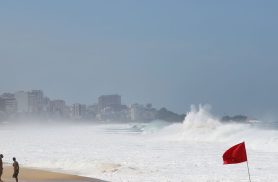 Rio terá dia de temperatura em declínio com chuva e mar de ressaca