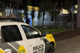 Suspeitos arrombam agência bancária e fogem após não conseguirem abrir cofre