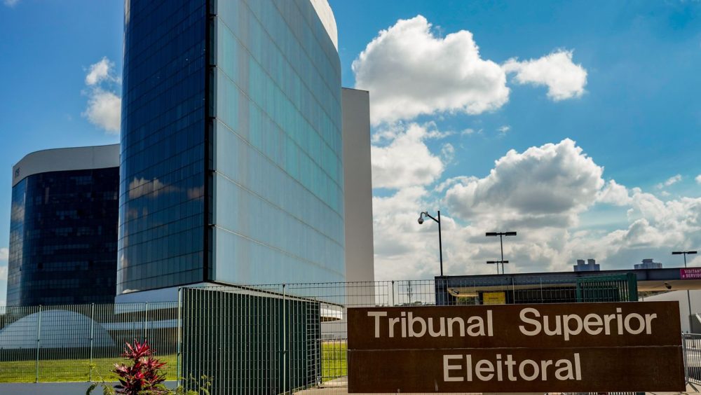 TSE se reúne nesta quinta em busca de consenso sobre IA nas eleições Imagem referente a TSE se reúne nesta quinta em busca de consenso sobre IA nas eleições