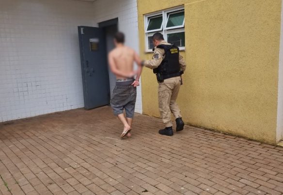 Jovem de 19 anos é detido após ameaçar a namorada, de 17 anos