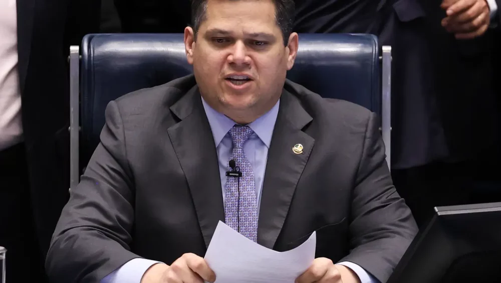 Governo pede a Alcolumbre que instale comissão sobre MP das Blusinhas Imagem referente a Governo pede a Alcolumbre que instale comissão sobre MP das Blusinhas