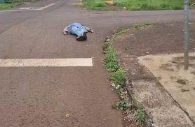 Risco de atropelamento: Homem é encontrado caído no meio da Rua Leonardo da Vinci Risco de atropelamento: Homem é encontrado caído no meio da Rua Leonardo da Vinci