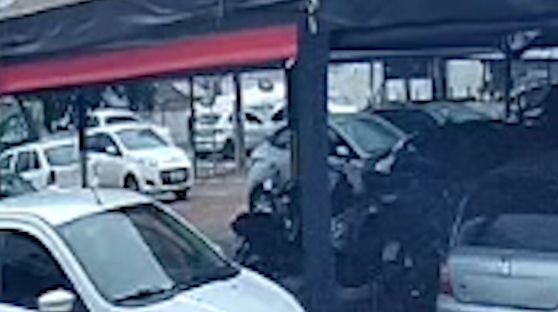 Vídeo mostra Onix capotando após colisão com Kicks no Centro