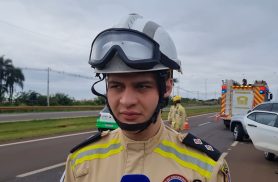 "Lata de tinta estourou e dificultou resgate da vítima", diz bombeiro após grave acidente na BR-277 "Lata de tinta estourou e dificultou resgate da vítima", diz bombeiro após grave acidente na BR-277