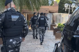 Homem mantém casal de idosos refém em apartamento e mobiliza operação policial em Londrina