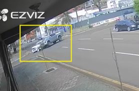 Veja acidente entre BMW, S10 e Mercedes no centro de Cascavel
