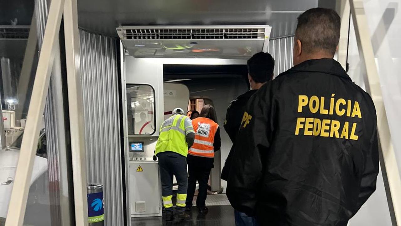 Brincadeira sobre bomba durante embarque em avião termina na Polícia Federal Imagem referente a Brincadeira sobre bomba durante embarque em avião termina na Polícia Federal