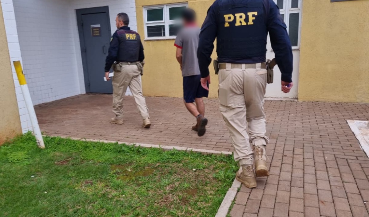 Detido por embriaguez ao volante atenta contra a própria vida na delegacia de Cascavel