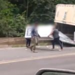 Imagem relativa a Tensão na BR-277: indígenas saqueiam carga após acidente e mantêm rodovia interditada