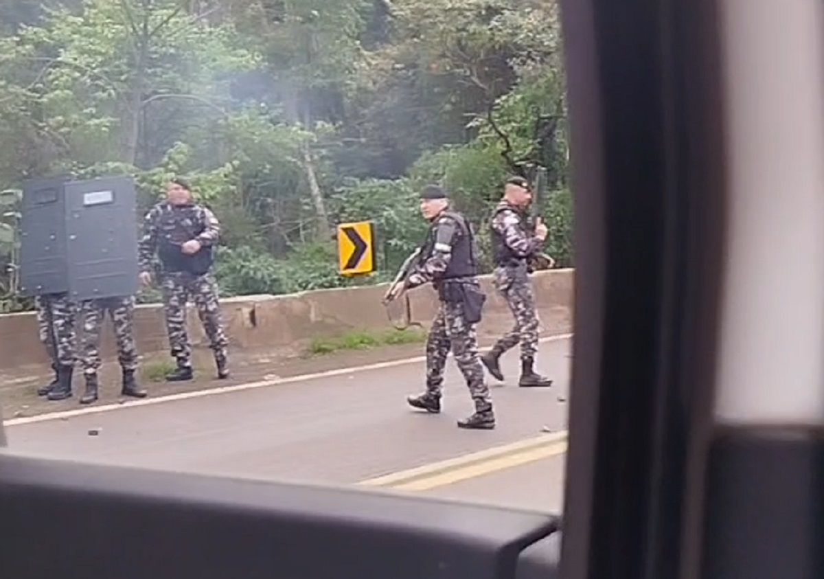 Confronto na BR-277 mobiliza mais de 40 policiais de Cascavel