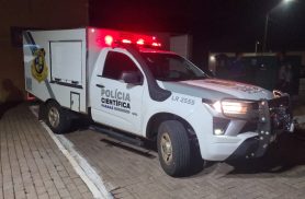 Corpo de motorista encontrado morto em cela da Polícia Civil é recolhido pelo Polícia Científica