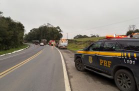 Colisão frontal na BR-476 na Lapa resulta em morte de motorista de carro