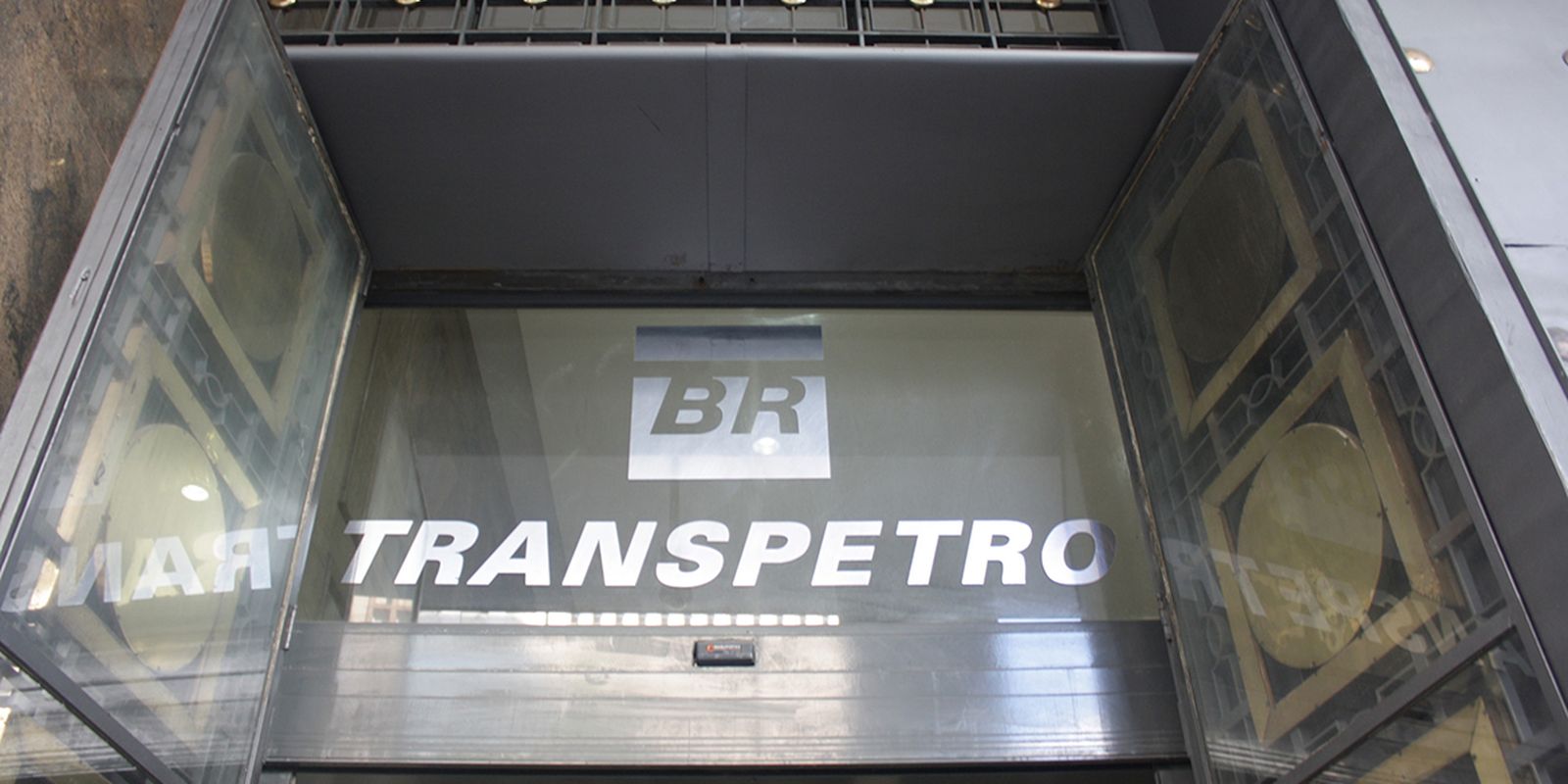 Imagem referente a Transpetro abre concurso público com salário inicial de até R$ 15 mil