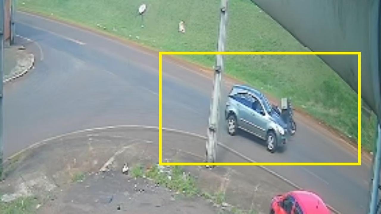 Câmera flagra batida entre carro e moto na marginal da PRc-467 em Cascavel