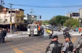 Manifestações contra ação da polícia bloqueiam vias do Rio Manifestações contra ação da polícia bloqueiam vias do Rio