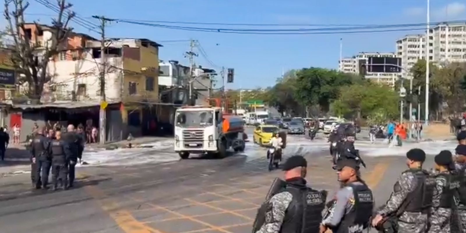 Imagem referente a Manifestações contra ação da polícia bloqueiam vias do Rio