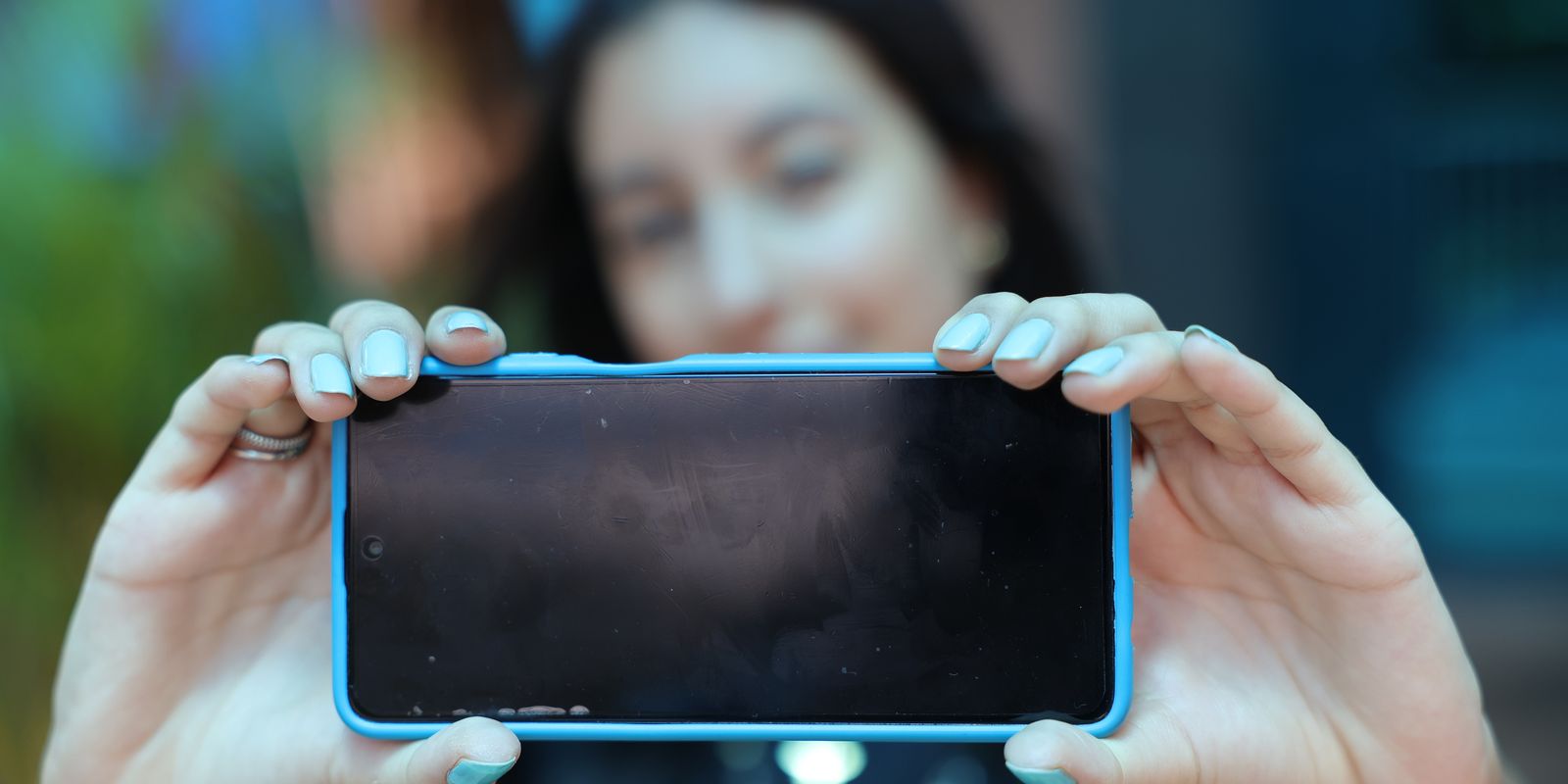 Imagem referente a Estudo mostra jovens conscientes de que internet precisa melhorar