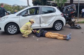 Motociclista fica ferido após forte acidente entre moto e Peugeots no bairro Neva, em Cascavel Motociclista fica ferido após forte acidente entre moto e Peugeots no bairro Neva, em Cascavel
