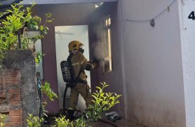 Incêndio destrói residência no Cascavel Velho