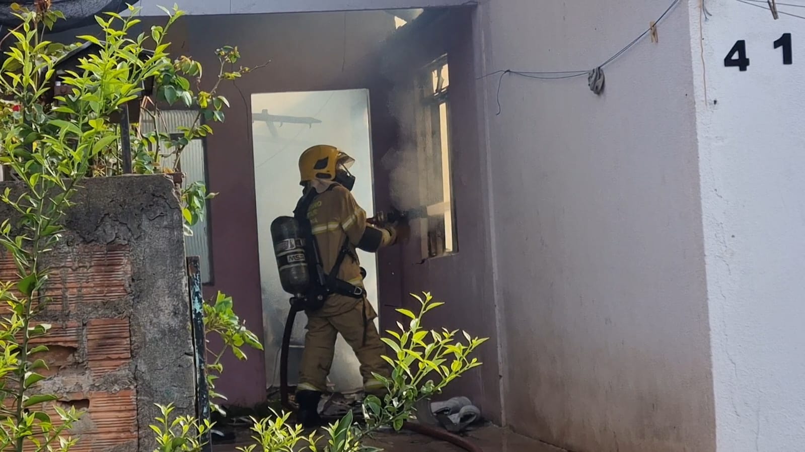Incêndio destrói residência no Cascavel Velho