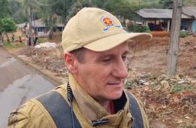'Casa tomada e fogo podia se alastrar para vizinhos’, diz bombeiro sobre incêndio no Cascavel Velho