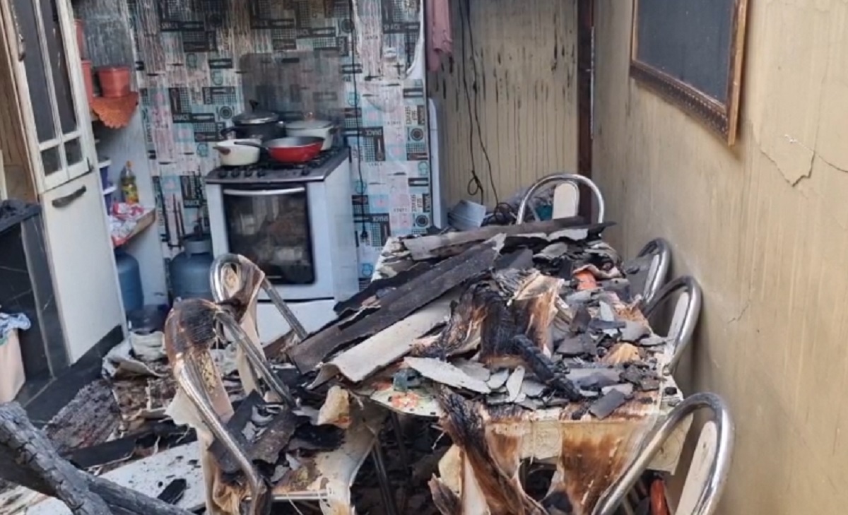 Depois do incêndio: veja o que sobrou da casa destruída pelo fogo no Cascavel Velho