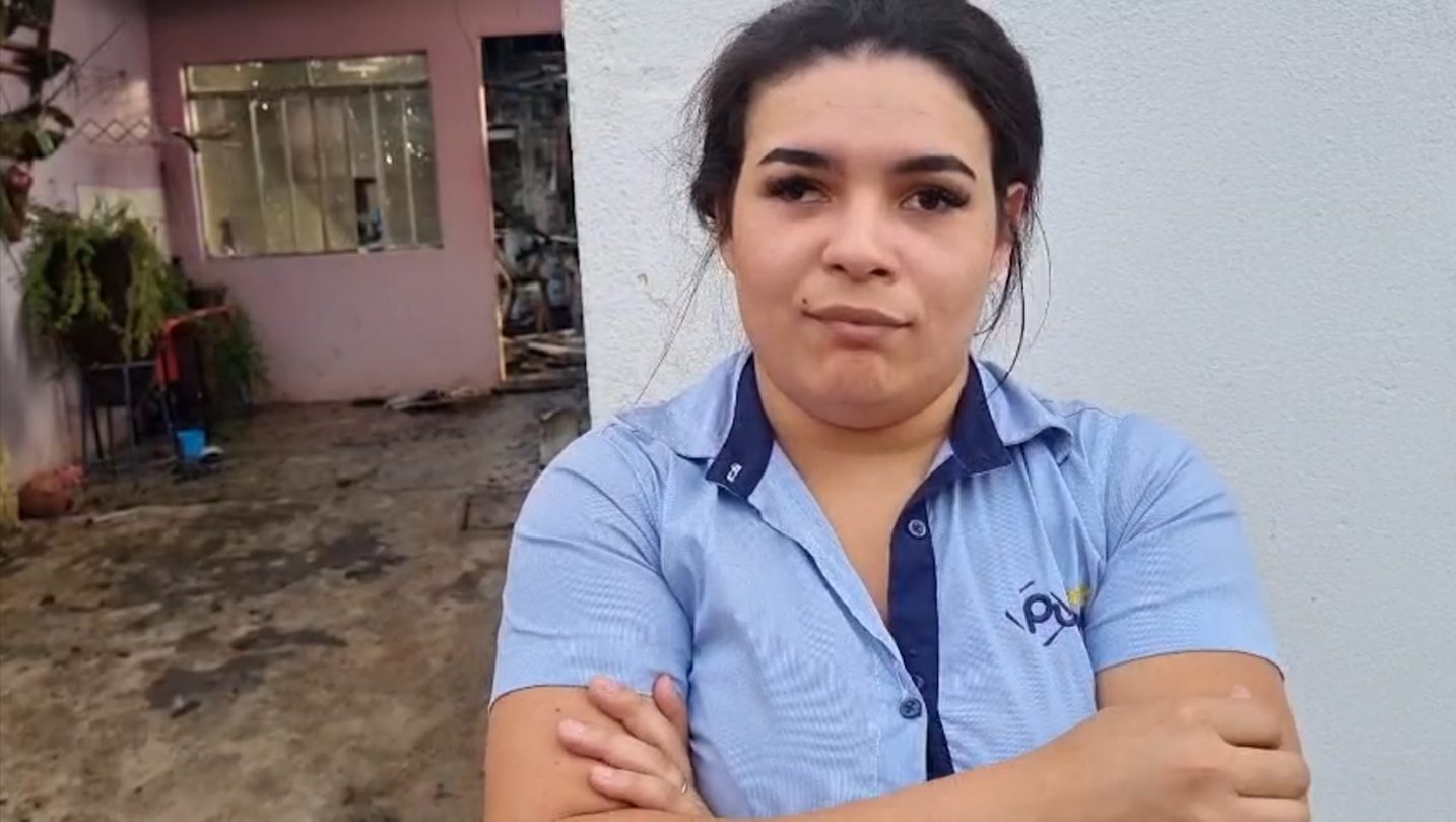 ‘Cheguei e estava tudo queimado’, diz filha da dona da casa incendiada; veja como ajudar